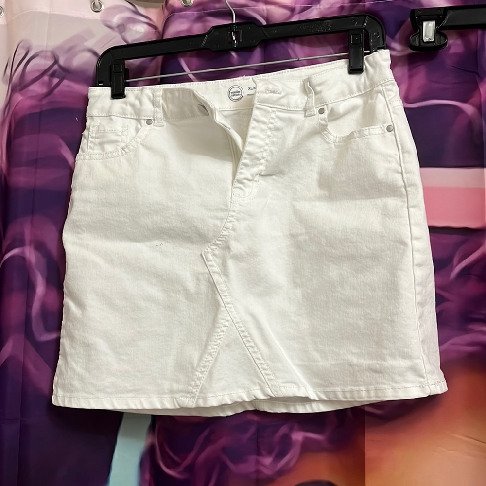 Girls white 14/16 skirt.